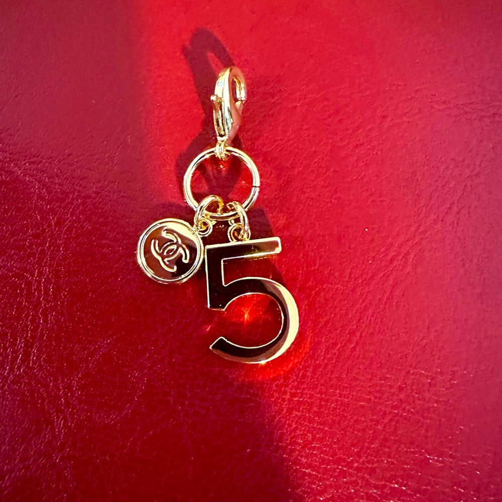 BNIB Authentic Limited Edition Chanel No.5 2023 Holiday Charm